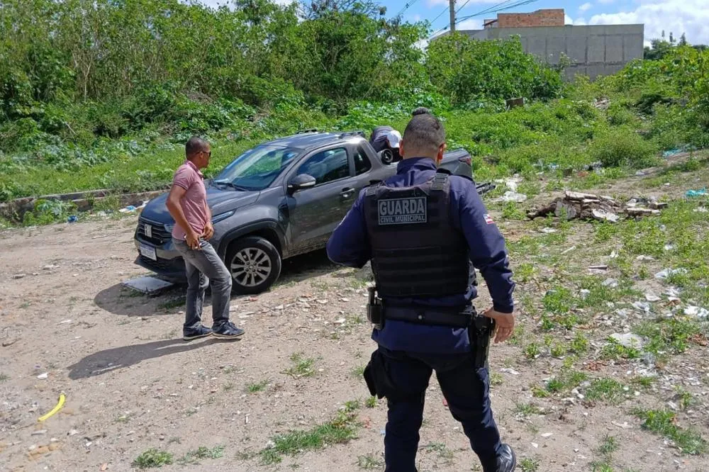 Prefeitura aperta o cerco contra descarte irregular de resíduos sólidos em vias públicas aplicando multas