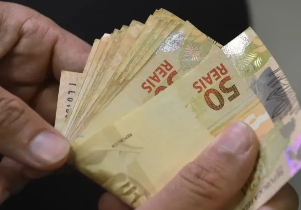 Salário mínimo deve subir para R$ 1.631 em 2026, projeta governo