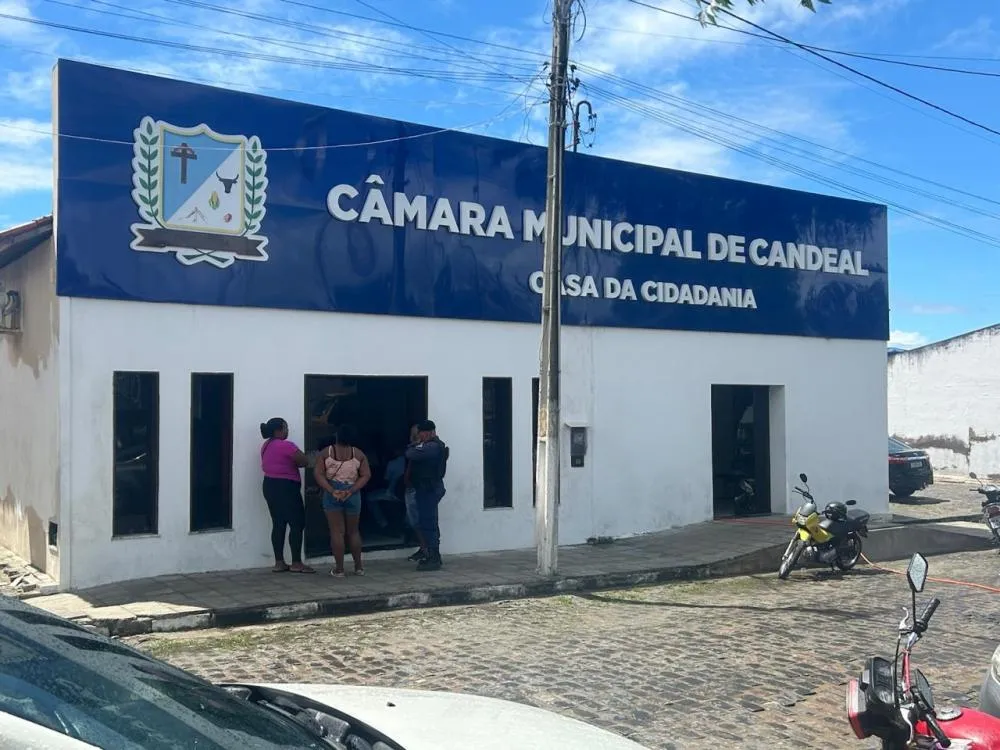 Parecer do TCM é aceito e contas do ex-prefeito de Candeal, Ribeiro Tavares, são reprovadas pela Câmara 
