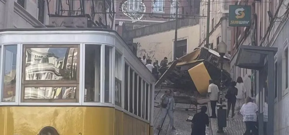 Bondinho turístico descarrila em Lisboa e deixa 15 mortos e 20 feridos