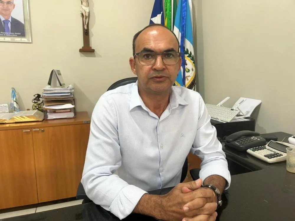 Júnior Batata fala sobre segurança, moradia e chuvas. 