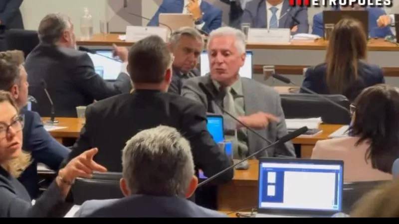 “Cala a boca você”: Bate-boca interrompe CPMI do INSS após discussão envolvendo Bolsonaro