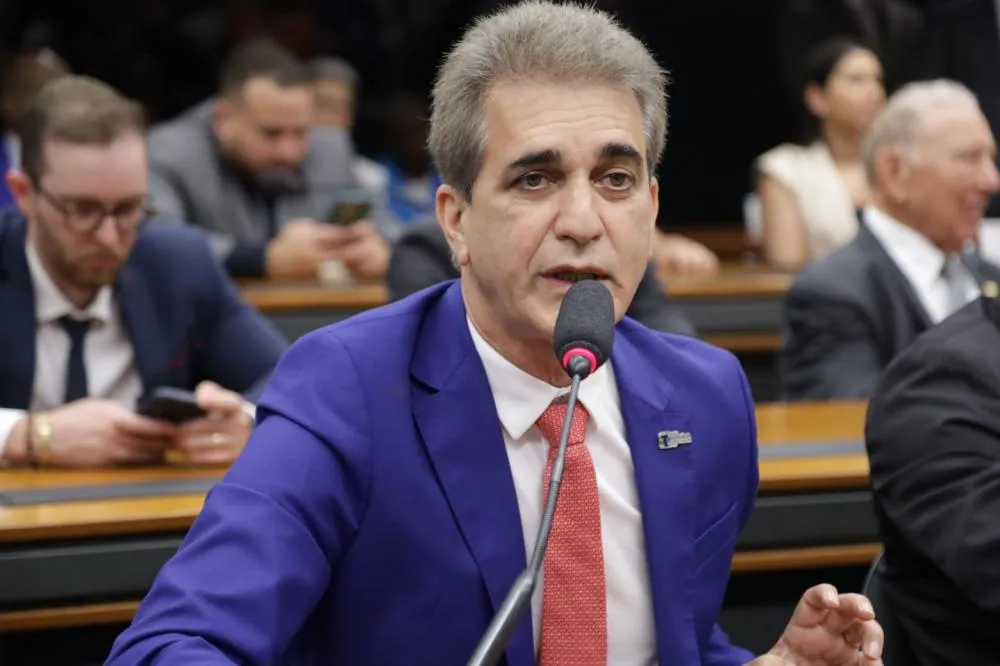 Bancada de ACM Neto aprovou PEC da Impunidade e urgência da anistia pra Bolsonaro, dispara deputado Robinson