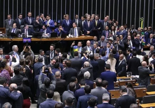 Deputados se arrependem de voto a favor da PEC da Blindagem; saiba quem são