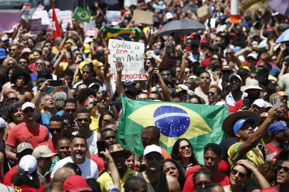 Protestos da esquerda superam atos bolsonaristas nas redes sociais