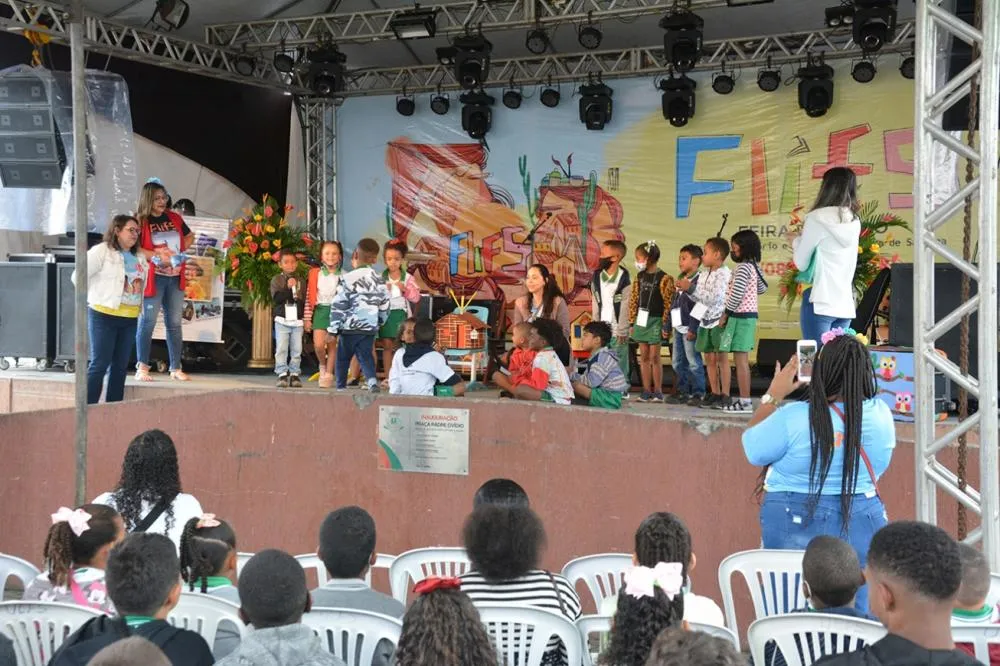 Educação Municipal amplia investimento no vale-livro e leva alunos de 79 escolas para o FLIFS 2025