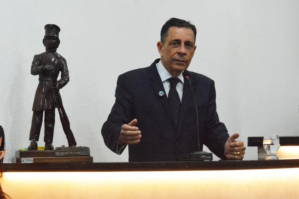 Sérgio Carneiro vai à Câmara e explica divulgação de nomes do Diário Oficial