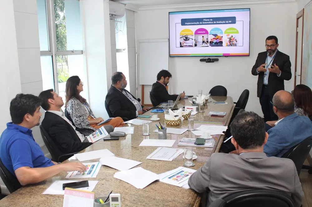 Seplan apresenta projeto de avaliação de políticas públicas em reunião com secretários estaduais