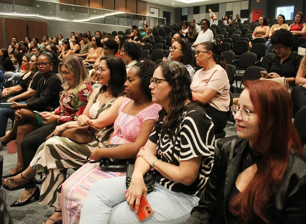 Professores comemoram enquadramento após anos de espera em Feira de Santana