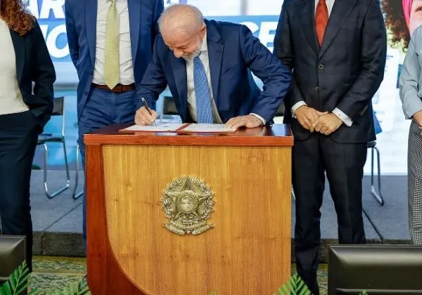 Lula veta trechos da lei que reduz tempo de punição para políticos cassados