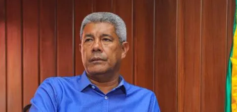 Jerônimo assina contrato de empréstimo para obras em rodovias da Bahia