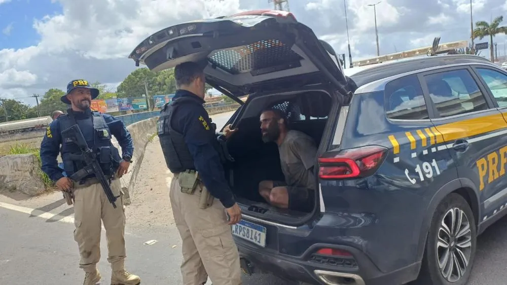 Caminhoneiro é preso após dirigir na contramão sob efeito de drogas na BR-116 em Feira de Santana