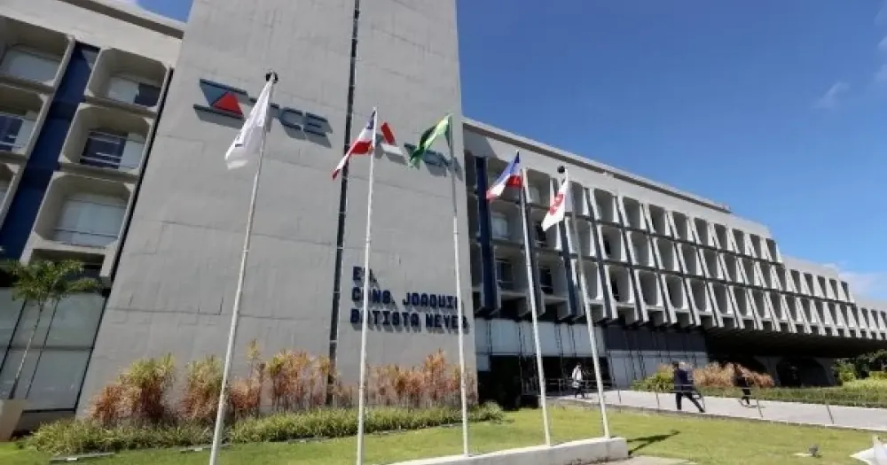 TCM-BA sugere reajustes escalonados a servidores que somam 9% e impactos chegam a R$ 203 milhões até 2027