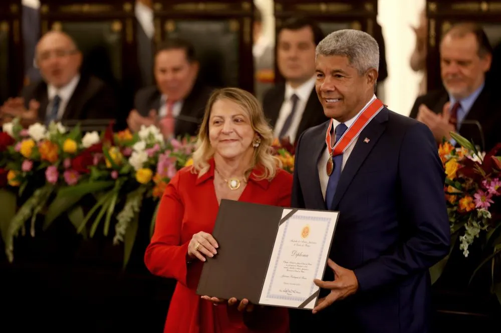 Jerônimo Rodrigues recebe homenagem durante abertura do XVII Consepre e destaca importância da Bahia no fortalecimento do Judiciário