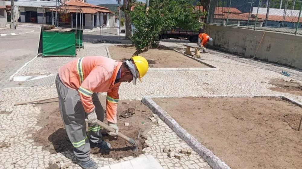 SOMA mobiliza oito equipes para manutenção da pavimentação de ruas e avenidas em Feira