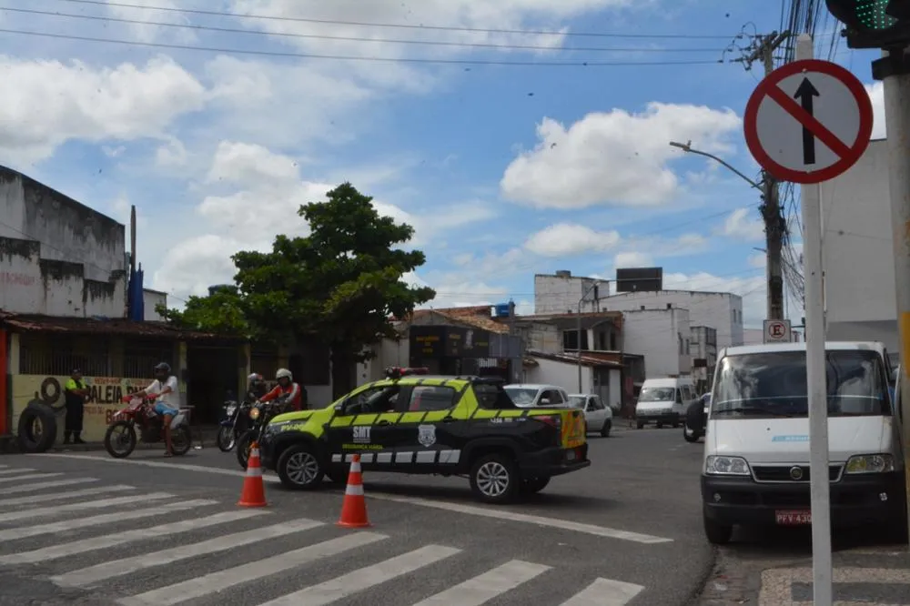 Rua Papa João XXIII, em Feira de Santana, passa a ter mão única