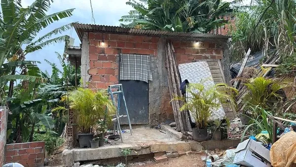 Mulher é presa suspeita de esfaquear filho de 8 anos