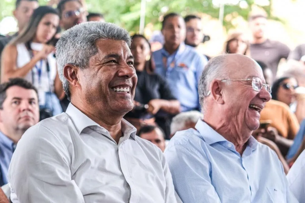 Jerônimo anuncia policlínica regional em Feira, mas evita associar obra a aproximação com Zé Ronaldo