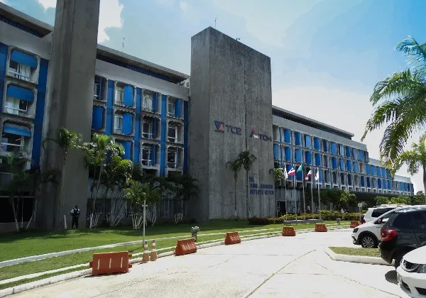 TCM manda prefeita suspender contratações sem concurso público