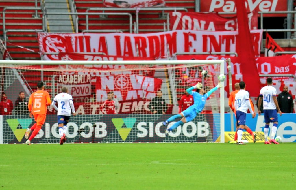 Bahia empata com Internacional com mais uma polêmica do VAR