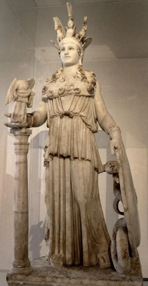A Atena Varvakeion, cópia reduzida da Atena Partenos. Museu Arqueológico Nacional de Atenas