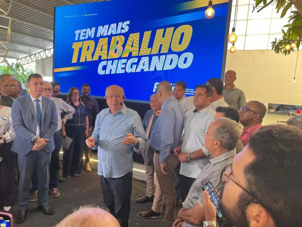 Prefeito Zé Ronaldo detalha obra de urbanização da Avenida Artêmia Pires