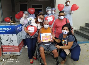 Idoso com 100 anos recebe alta após ficar 15 dias internado com Covid-19 na Bahia