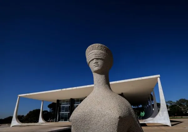 STF condena mais de mil pessoas e mantém 179 presas três anos após o 8 de janeiro