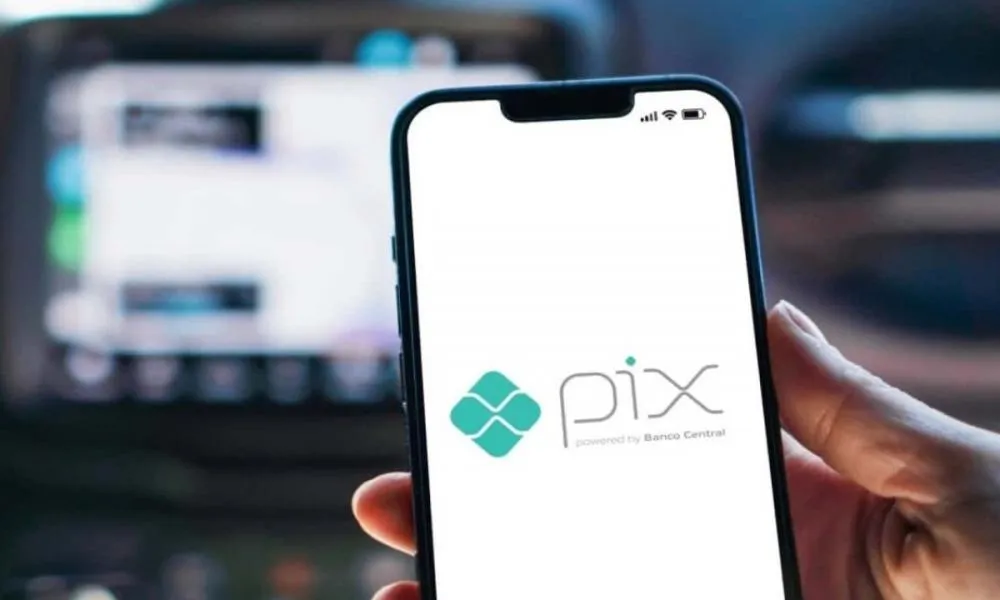 Desinformação gera medo: economista explica que Pix não sofre cobrança de taxas