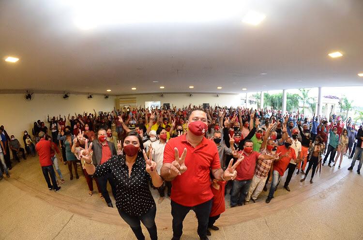 Convenção oficializa candidatura de Osni Cardoso e Mariana Cunha a prefeitura de Serrinha