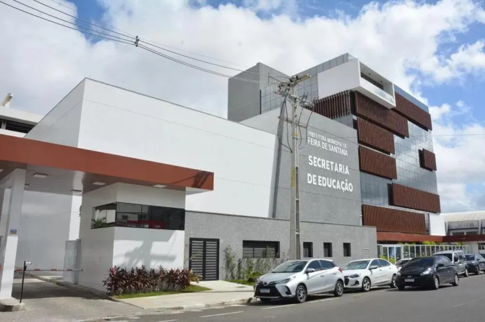 Prefeitura de Feira de Santana abre seleção simplificada para contratação de mil professores