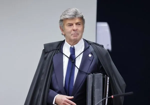 Ministro Luiz Fux é diagnosticado com pneumonia dupla