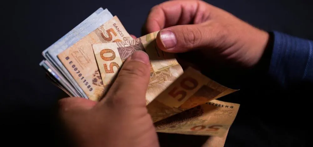 Novo salário mínimo começa ser pago aos brasileiros nesta segunda