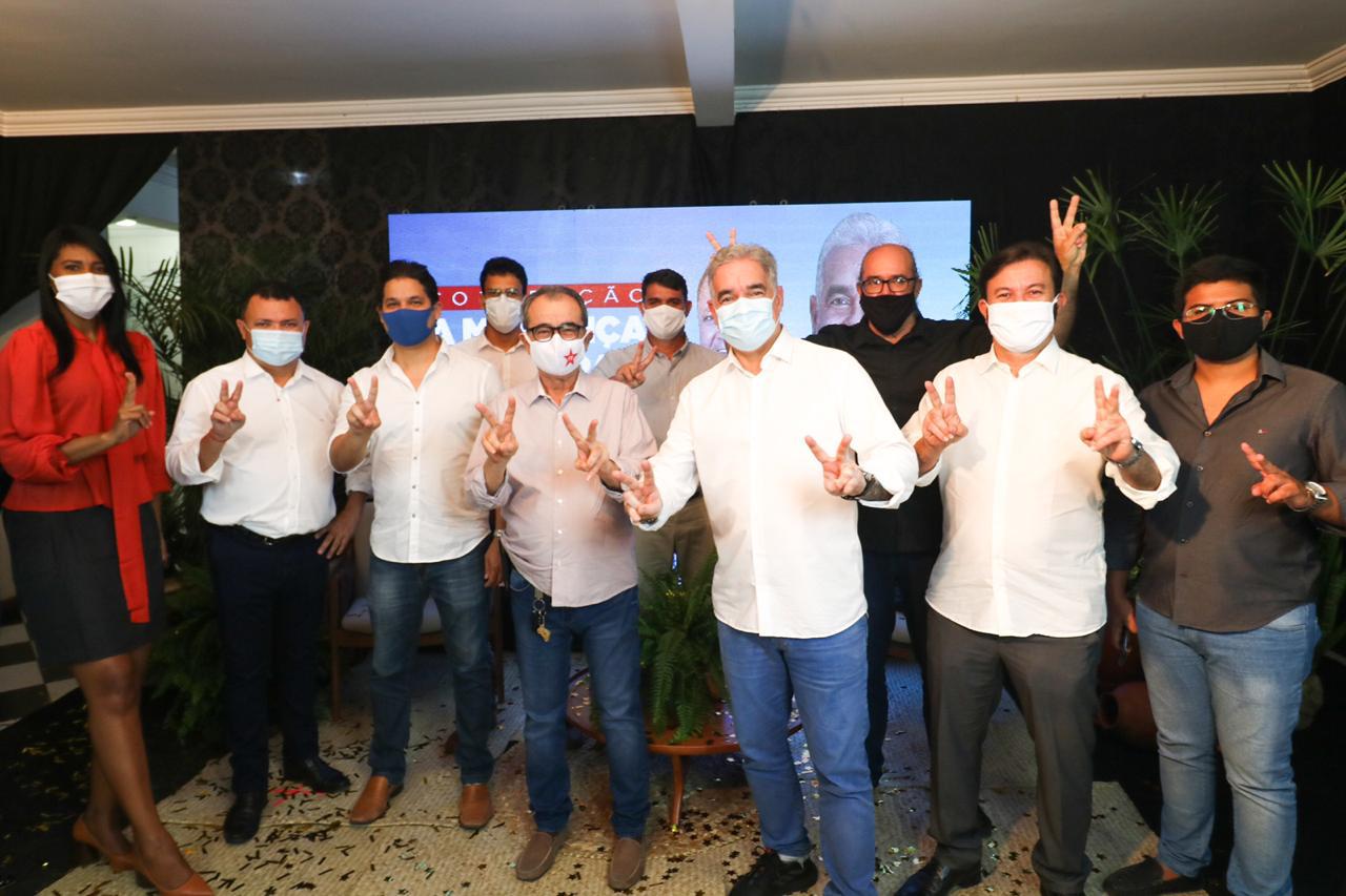 'Feira precisa de uma gestão moderna, transparente e que cuide das pessoas', diz Zé Neto ao oficializar candidatura à Prefeitura de Feira