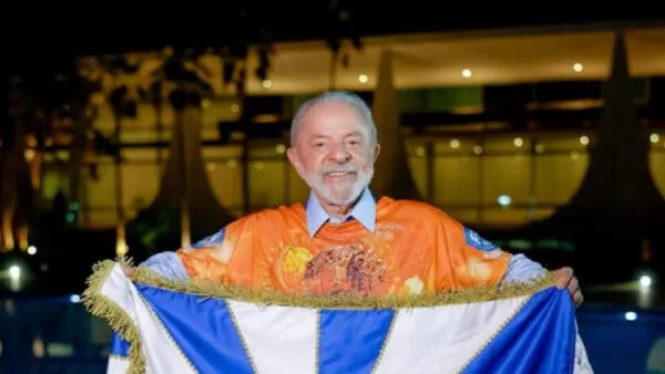Escola de samba que homenageou Lula é rebaixada no Carnaval do RJ