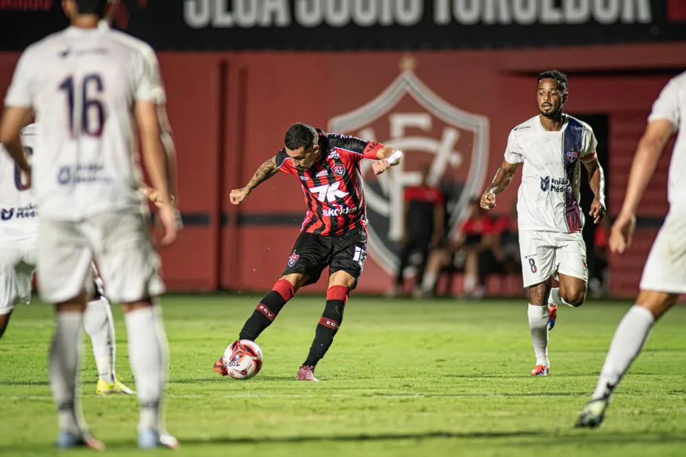 Com time principal, Vitória bate o Bahia de Feira e assume a vice-liderança do Baiano