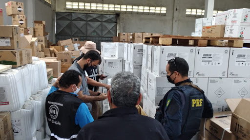 Adab e PRF constatam agrotóxicos suspeitos de falsificação em Feira de Santana