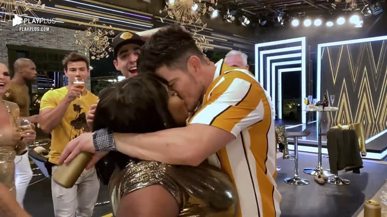 A Fazenda 12: Casal surpresa? Confira o beijo de Jojo Todynho e JP Gadêlha
