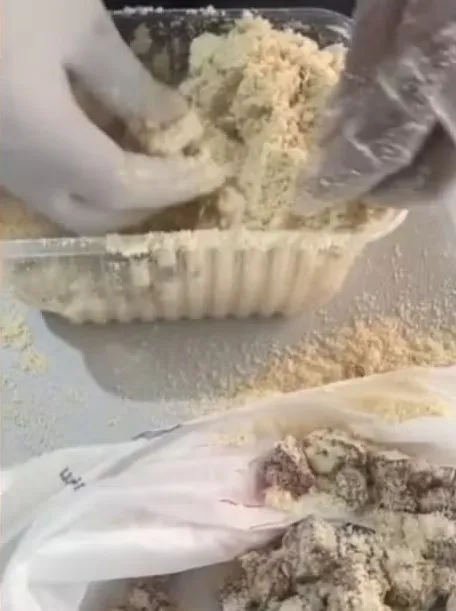 Mães de presos são flagradas ao tentar entrar com drogas escondias em farofas no presídio de Salvador