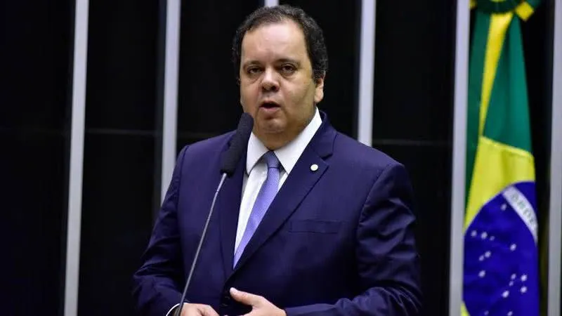 Elmar Nascimento articula bloco de 190 deputados para barrar indicação de Lula no TCU