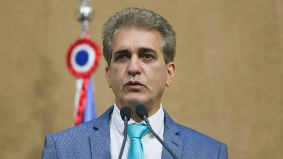 Deputado Robinson culpa Trump e Bolsonaro por alta nos combustíveis ao lembrar da privatização da RLAM  no governo passado