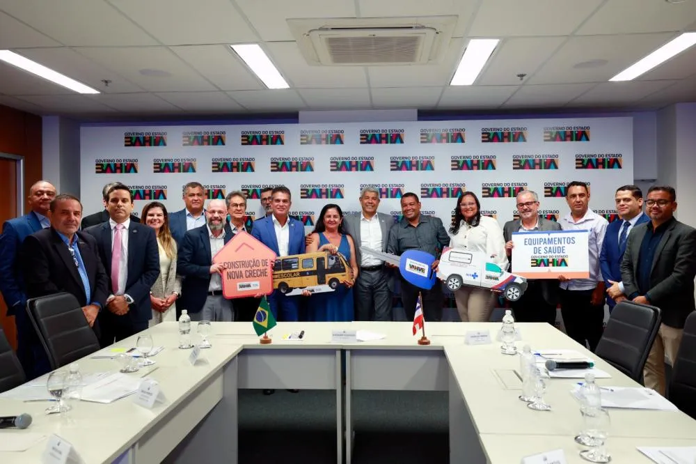 Governador autoriza obras na BA-420 e entrega equipamentos para Maragogipe