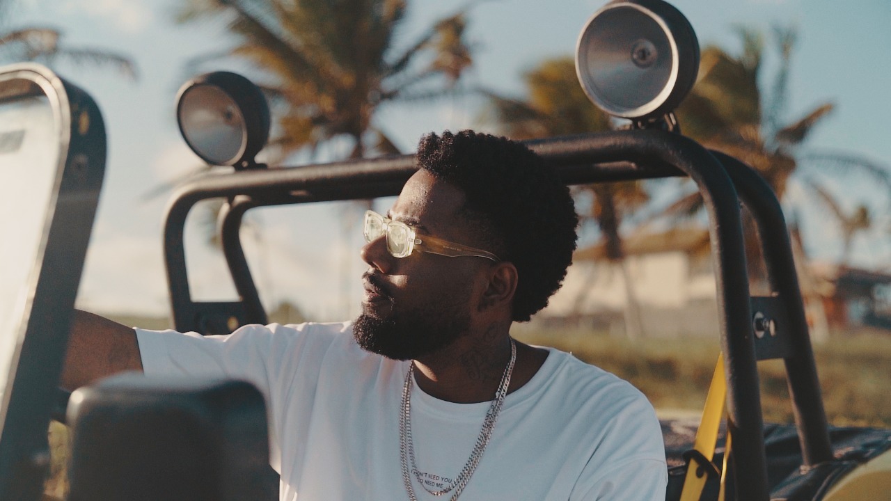 O Poeta lança clipe da música ‘Bunda na Água’