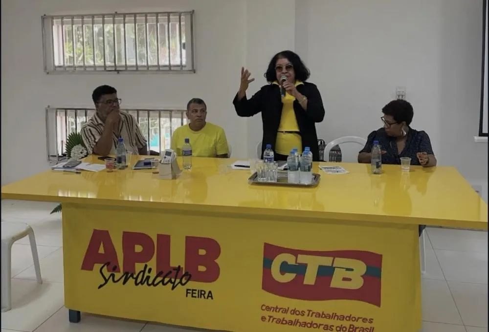 Professores da rede municipal de Feira aprovam estado de greve e cobram cumprimento de acordo salarial