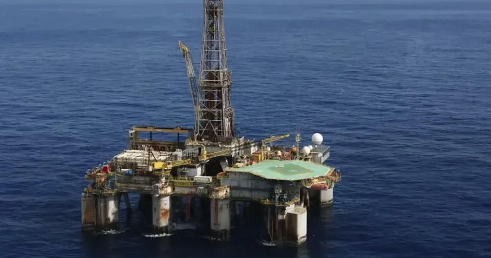 Petróleo já subiu cerca de 50% desde o início da guerra no Irã, há um mês