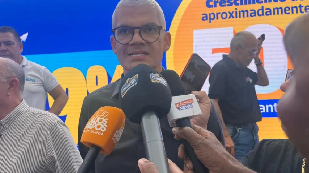 Pablo Roberto desiste de candidatura e permanece na Educação em Feira de Santana