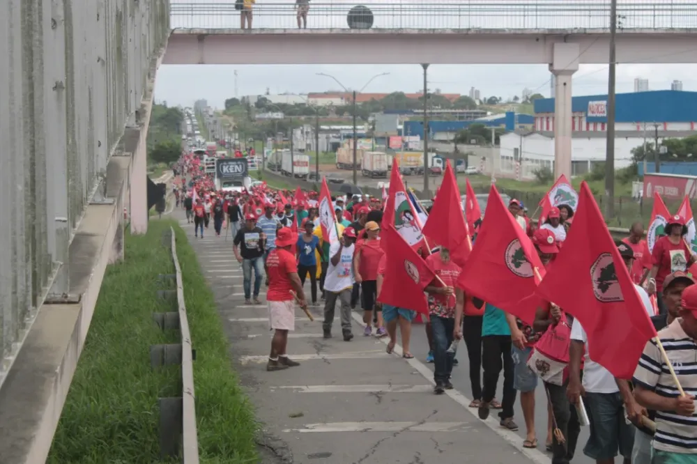 MST inicia marcha de 120km na Bahia com 2 mil pessoas de Feira de Santana até Salvador