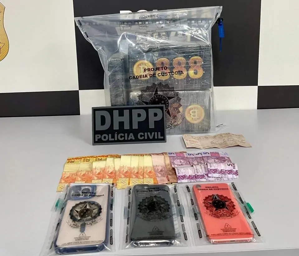 Polícia Civil apreende 7,5 kg de cocaína durante ação integrada na BA-052, em Feira de Santana