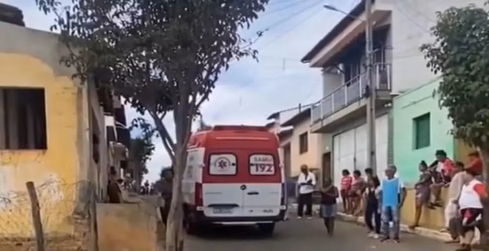 Mulher é morta a facadas dentro de casa e ex é principal suspeito 