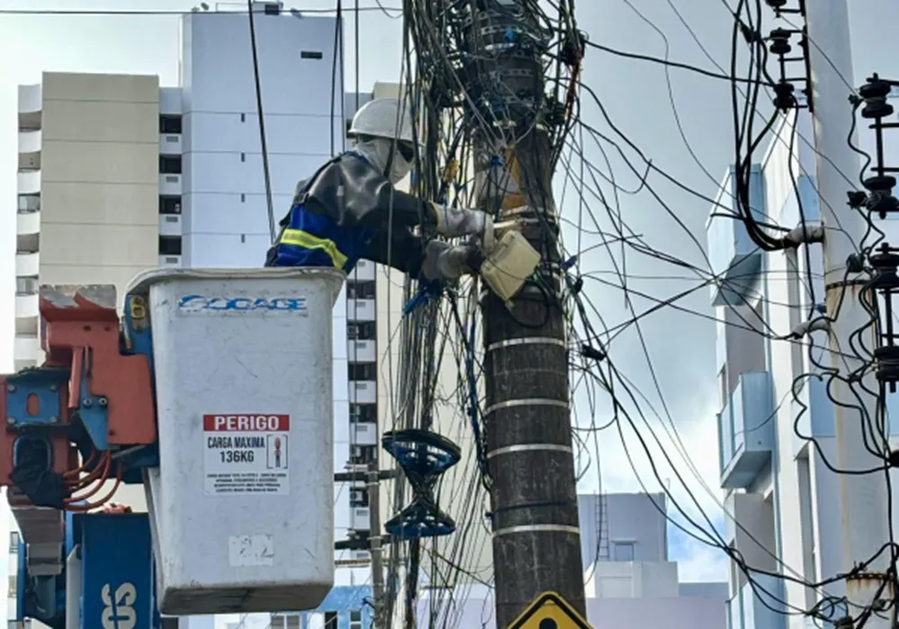 Coelba intensifica combate a cabos irregulares e retira 298 toneladas na Bahia